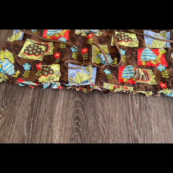 White Cross Brand Scrub Top, Turtle Scrubs, Size Large, tie waist - Picture 14 of 15